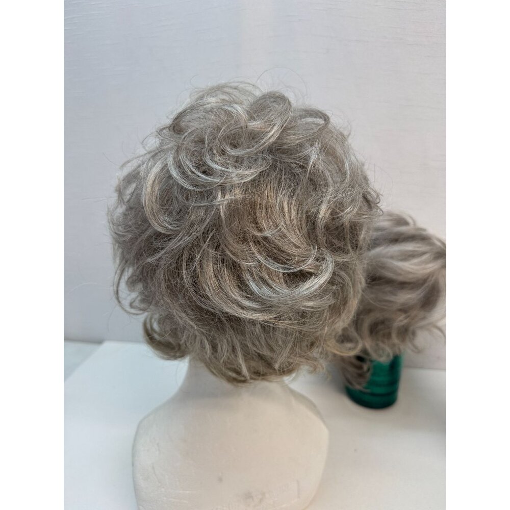 Ladies full Wigs Paula Young and more - Picture 7 of 13